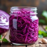découvrez une recette facile et rapide pour préparer des pickles de chou rouge maison, parfaits pour apporter du croquant et de la couleur à vos plats.